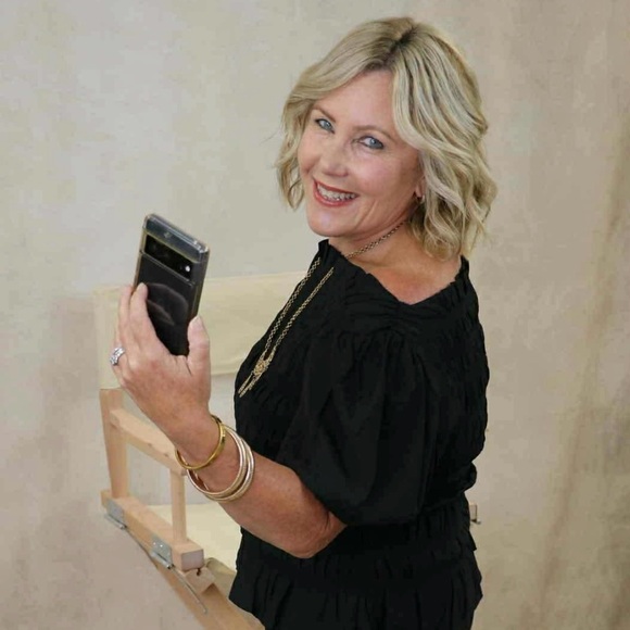 Meet your Posher, Lenore - Picture 2 of 3